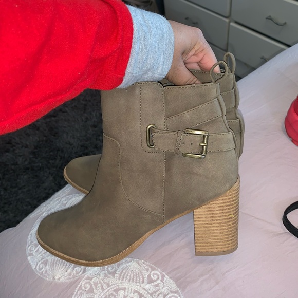 Heels - Picture 1 of 5